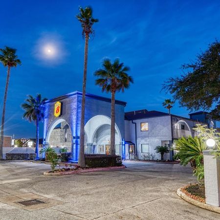 Super 8 By Wyndham Houston Webster Nasa Hotel Екстериор снимка