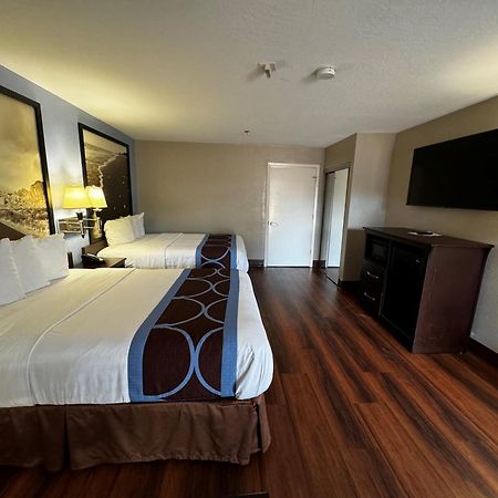 Super 8 By Wyndham Houston Webster Nasa Hotel Екстериор снимка
