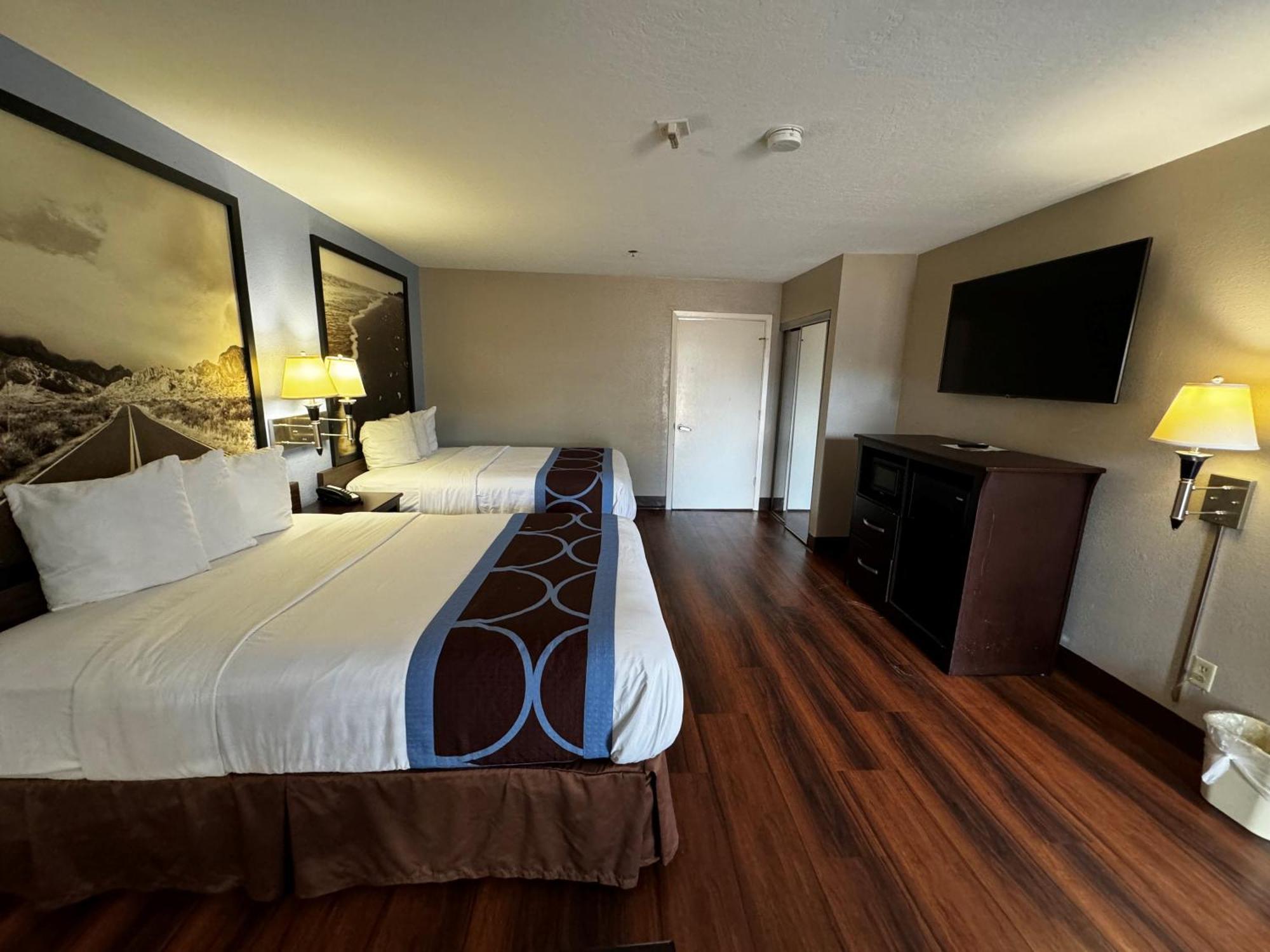 Super 8 By Wyndham Houston Webster Nasa Hotel Екстериор снимка