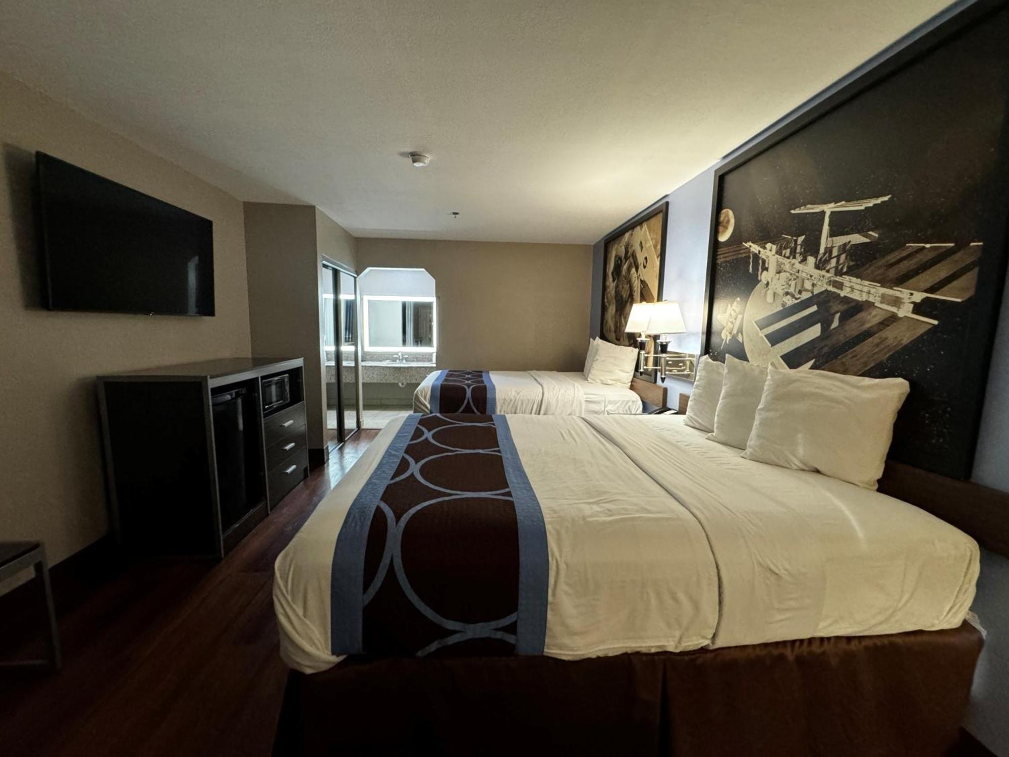 Super 8 By Wyndham Houston Webster Nasa Hotel Екстериор снимка