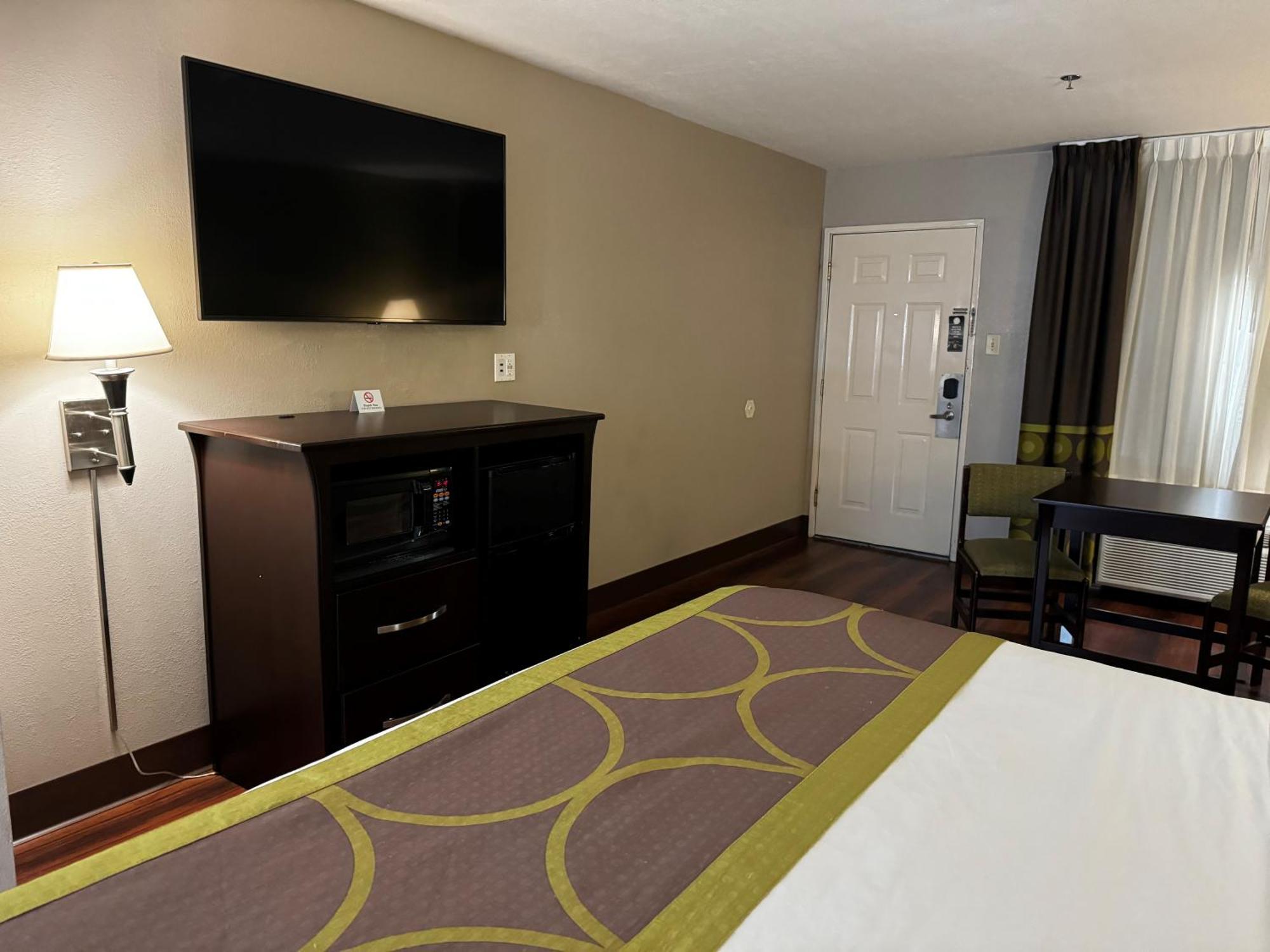 Super 8 By Wyndham Houston Webster Nasa Hotel Екстериор снимка