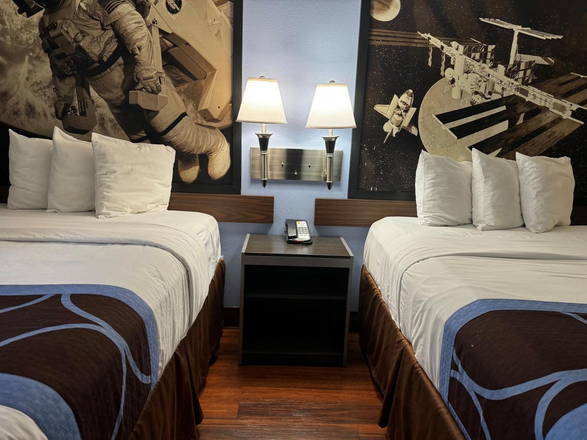 Super 8 By Wyndham Houston Webster Nasa Hotel Екстериор снимка