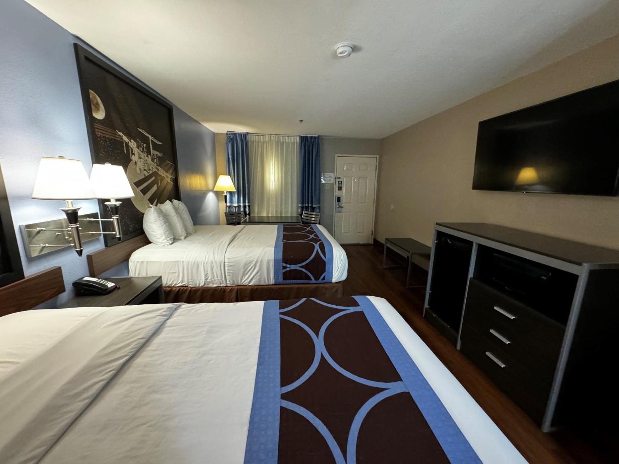 Super 8 By Wyndham Houston Webster Nasa Hotel Екстериор снимка