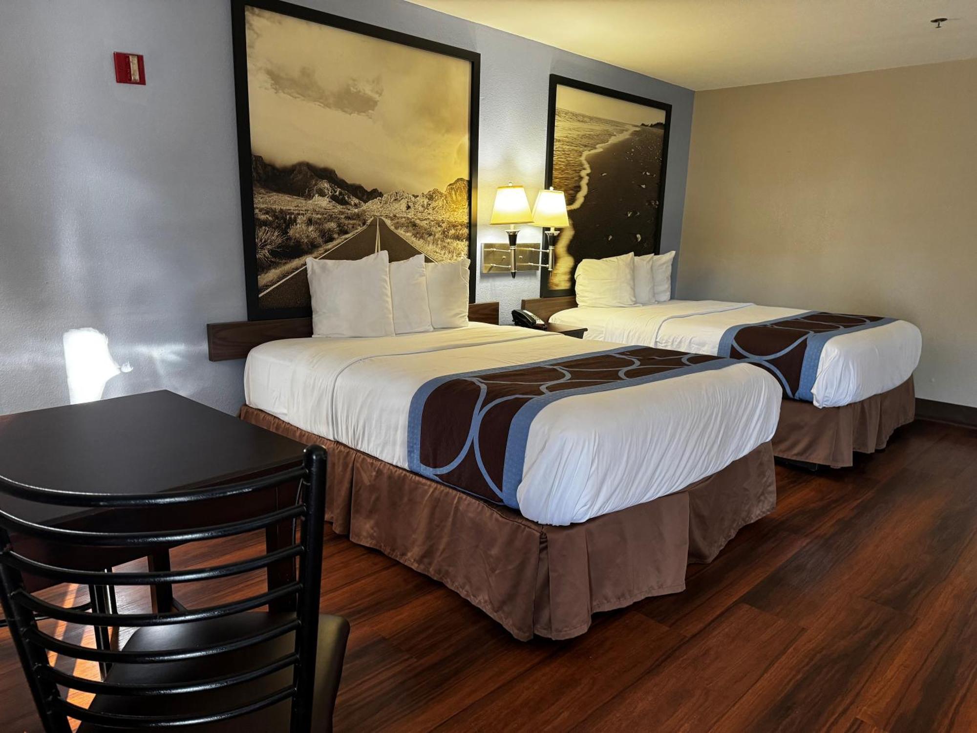 Super 8 By Wyndham Houston Webster Nasa Hotel Екстериор снимка