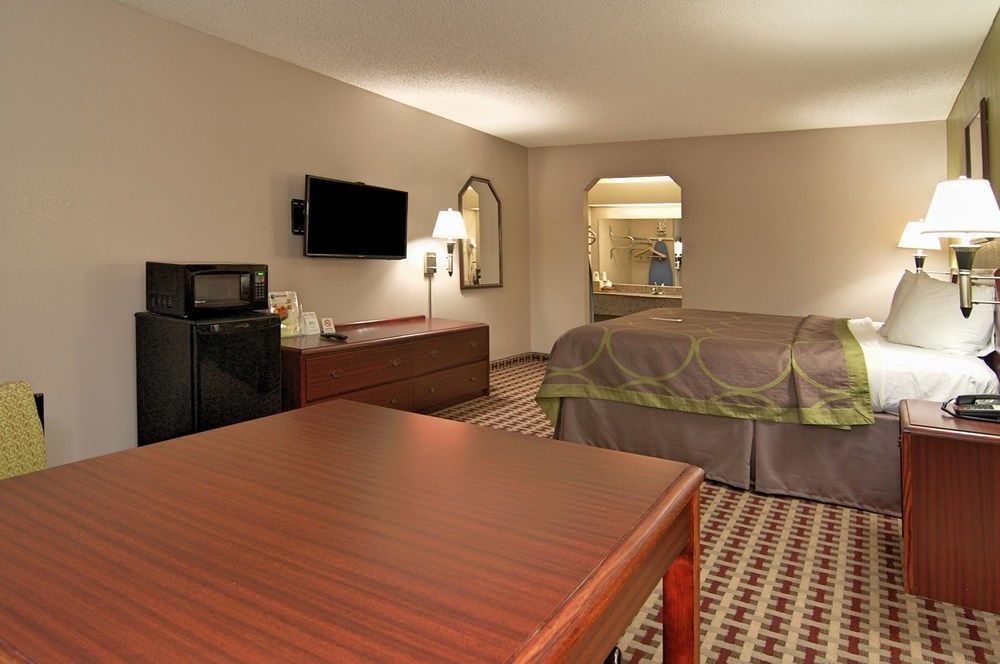 Super 8 By Wyndham Houston Webster Nasa Hotel Екстериор снимка